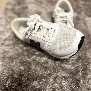 Womens New Balance size 6.5 only worn a few times